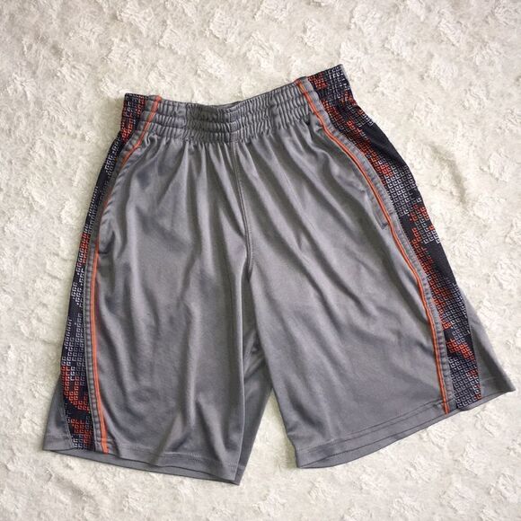 Youth Medium New Balance Shorts - Picture 3 of 10